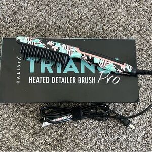 Calista Triangl Pro Heated Detailer Brush
